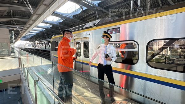 ▲▼ 台中松竹車站10多歲女落軌遭列車撞擊 。（圖／記者許權毅攝）