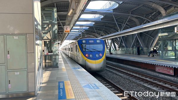 ▲▼  台中松竹車站驚傳落軌。         。（圖／記者許權毅攝）