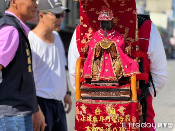 ▲台南正統鹿耳門聖母廟的「路跑媽祖」在16日上午11時返抵台南土城，場面壯觀、令人讚嘆。（圖／記者林東良翻攝，下同）