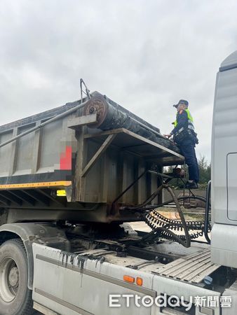 ▲▼ 蘆洲警方加強稽查大型車輛            。（圖／記者戴上容翻攝）