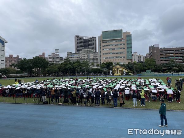 ▲▼潘孟安預告，12月21日至24日將舉辦四天三夜、共18場的「唱土地的歌，拼咱的希望」環島拼圖活動。（圖／記者呂晏慈攝）