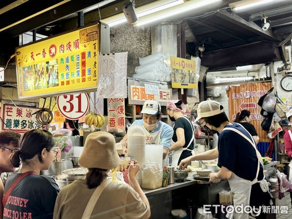 ▲基隆廟口夜市,基隆滷肉飯王者爭霸,奠濟宮,基隆廟口夜市人氣店家。（圖／記者彭懷玉攝）