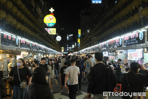 ▲基隆廟口夜市,基隆滷肉飯王者爭霸,奠濟宮,基隆廟口夜市人氣店家。（圖／記者彭懷玉攝）