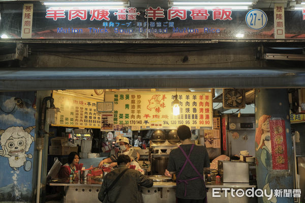 ▲基隆廟口夜市,基隆滷肉飯王者爭霸,奠濟宮,基隆廟口夜市人氣店家。（圖／記者彭懷玉攝）