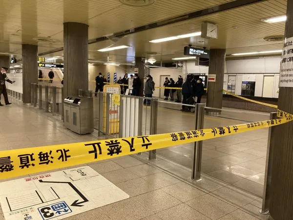 ▲▼札幌地鐵被放置「毒氣瓶」。（圖／翻攝自X平台）