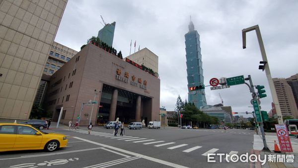 ▲北市府墜樓。（圖／記者黃彥傑攝，下同）