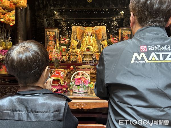 ▲台東陳樹菊阿嬤相隔68年回到出生地西螺，特地前往西螺福興宮參拜太平媽祖。（圖／記者蔡佩旻攝）