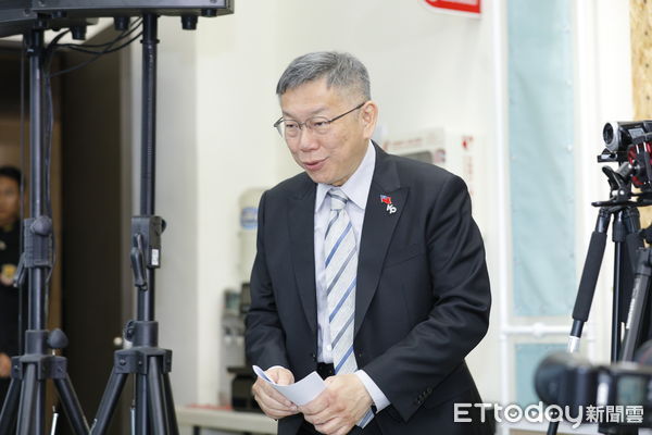 ▲▼民眾黨總統參選人柯文哲19日召開記者會，發表國家治理政見。（圖／記者湯興漢攝）