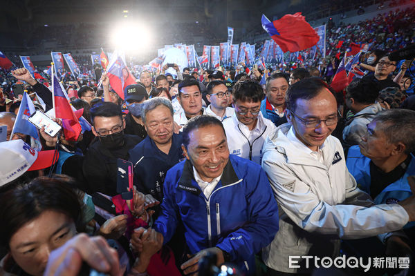 ▲國民黨總統候選人侯友宜出席全國體育界侯康後援會造勢晚會。（圖／記者林敬旻攝）