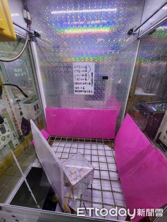 ▲▼台中警方查獲將娃娃機改裝成賭博式機台，查扣秒47台，逮捕3人。（圖／民眾提供，下同）