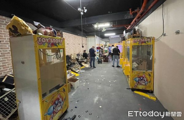 ▲▼台中警方查獲將娃娃機改裝成賭博式機台，查扣秒47台，逮捕3人。（圖／民眾提供，下同）