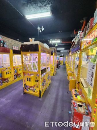 ▲▼台中警方查獲將娃娃機改裝成賭博式機台，查扣秒47台，逮捕3人。（圖／民眾提供，下同）