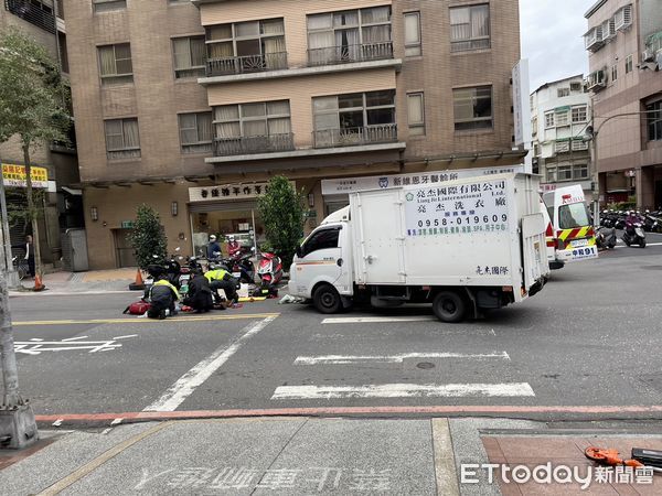 ▲▼永和區老婦過馬路遭小貨車撞飛失去心跳送醫             。（圖／記者陳以昇翻攝）