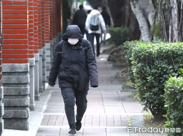 ▲▼天氣 強烈大陸冷氣團 寒流 低溫 寒冷 冬衣。（圖／記者屠惠剛攝）