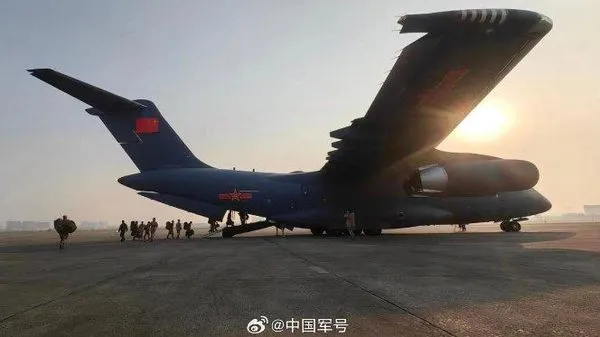 ▲▼西部戰區空軍一架運-20攜帶物資前往馳援甘肅震災。（圖／翻攝自中國軍號）