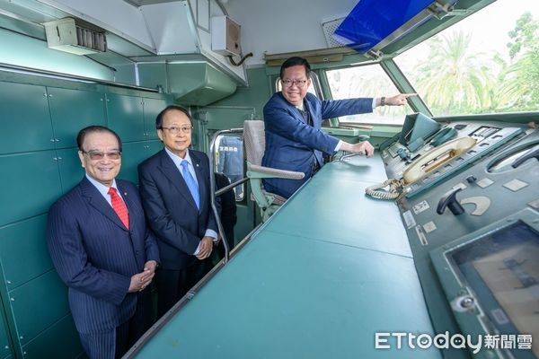 ▲▼高鐵台南站前廣場「花魁車地景公園」今(22)日舉辦啟用典禮。（圖／台灣高鐵）