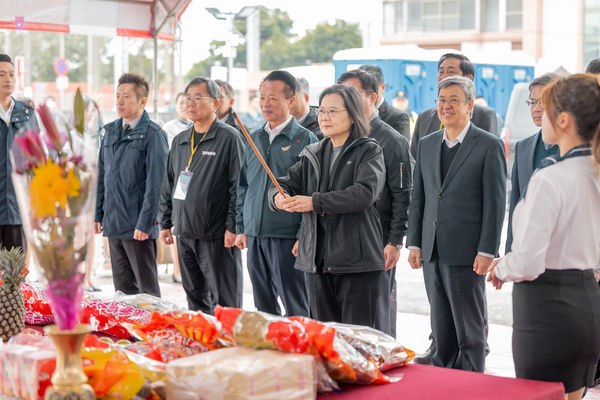 ▲▼總統蔡英文出席「嘉義縣市鐵路高架化延伸計畫先期工程動土典禮」。（圖／總統府提供）