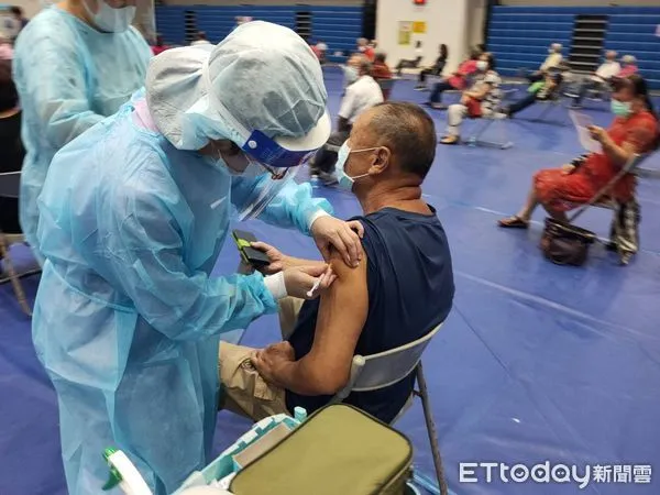 ▲▼國內COVID-19疫情略升，金門重症個案62例.死亡5例。（圖／記者林名揚翻攝）