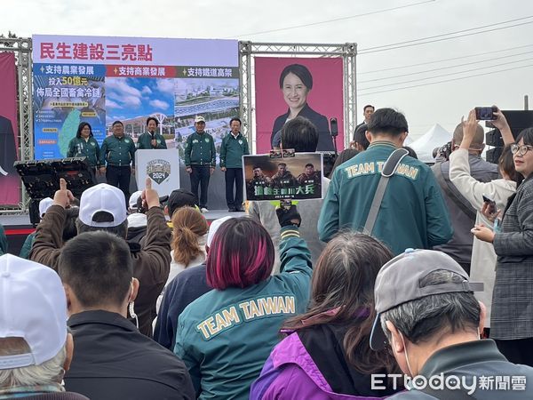 ▲▼民進黨支持者響應「搶救王義川大兵」。（圖／記者呂晏慈攝）