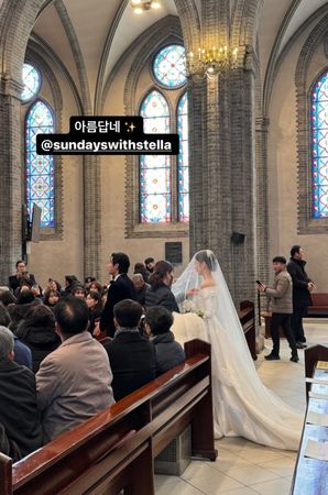 ▲金東旭與Stella 22日完婚，少時秀英參加。（圖／翻攝自金東旭公司、秀英Instagram、韓網）