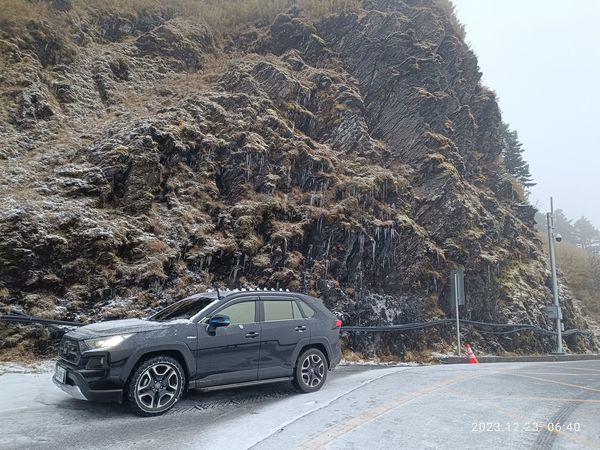 ▲▼       合歡山下雪      。（圖／民眾黃先生提供）