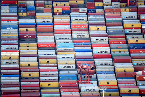 ▲▼圖為德國漢堡碼頭上的貨櫃。航運、貨櫃、海運、航商。（圖／路透）