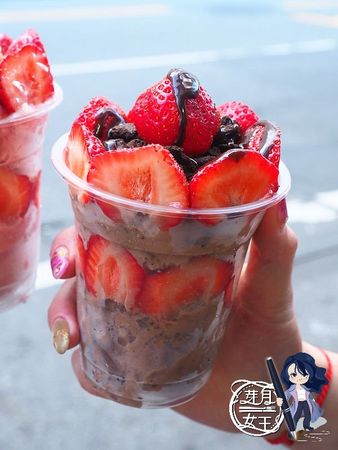 ▲▼桃園美食盛夏冰菓室，超浮誇的草莓冰來了，這次還有超吸睛草莓疊高高塔。（圖／民宿女王芽月提供）