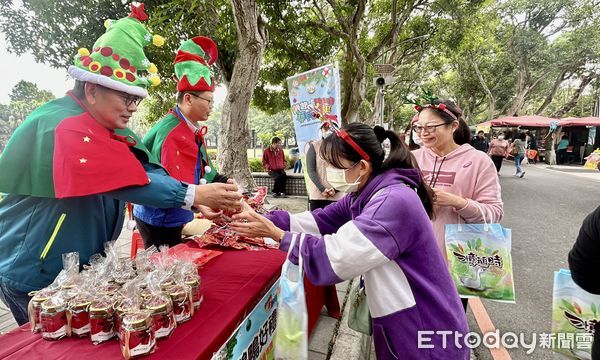 ▲中華民國水禽產業促進協會特別於今日聖誕前夕，舉辦 2023「國產優質鵝肉與鴨肉行銷推廣活動」。（圖／記者蔡佩旻攝）