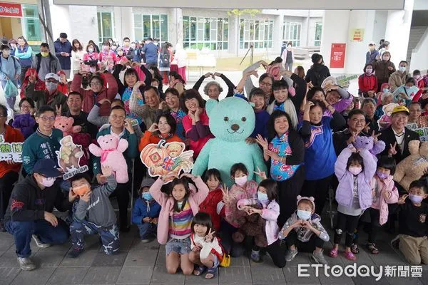 ▲2024屏東熱博插秧泰迪熊登場             。（圖／記者陳崑福翻攝）