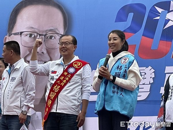 ▲▼彰化立委候選人楊曜聰舉辦造勢大會，萬人到場相挺，趙少康、盧秀燕、王惠美和許淑華等站台助 講。（圖／記者鄧木卿攝，下同）