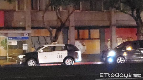 ▲▼快訊／北市40歲男工商廢棄校舍內亡　警封鎖現場。（圖／黃彥傑攝）