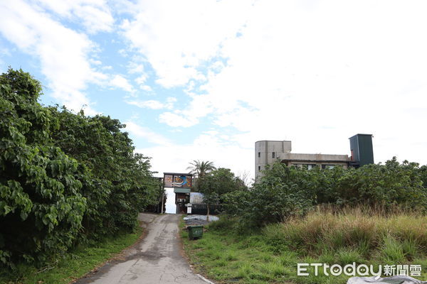 ▲時代力量立委陳椒華於花蓮壽豐海中天會館前召開「觀光業者疑不當開發，海岸保護成重大危機」記者會。（圖／記者王兆麟攝，下同）