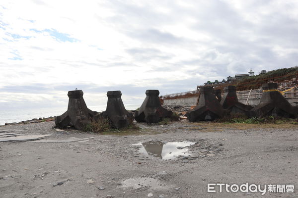 ▲時代力量立委陳椒華於花蓮壽豐海中天會館前召開「觀光業者疑不當開發，海岸保護成重大危機」記者會。（圖／記者王兆麟攝，下同）