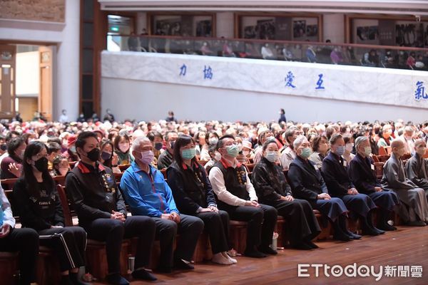 ▲▼慈濟基金會舉辦「社區歲末祝福暨蔬食嘉年華」活動，與民眾一同為天下祈福。（圖／花蓮縣政府提供，下同）