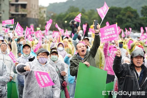 ▲民進黨全台環島拼字基隆站 賴清德唱土地的歌力挺鄭文婷。（圖／記者郭世賢翻攝）