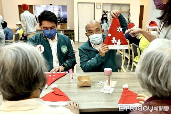 ▲2024大選開始進入倒數階段，前行政院長蘇貞昌25日南下助選，陪同高雄左營楠梓立委候選人李柏毅前往元帝廟參拜。（圖／記者陳弘修翻攝）