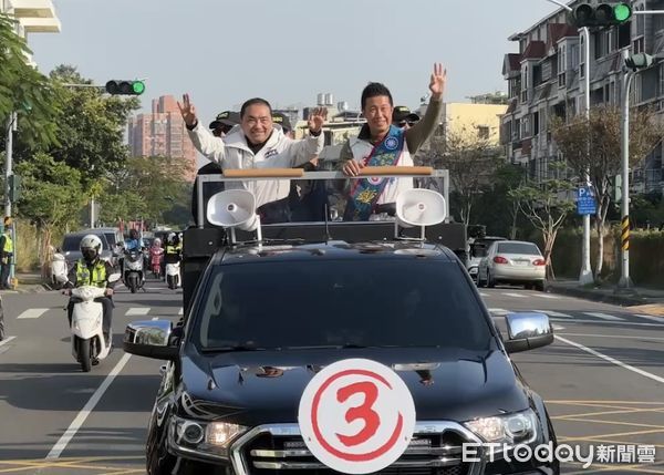 ▲▼侯友宜今天在高雄車隊掃街。（圖／記者陳宏瑞攝）