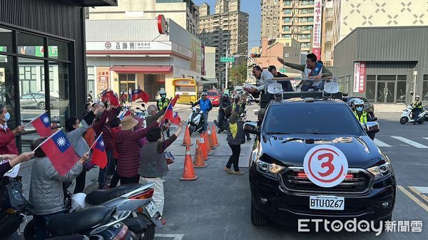 ▲▼侯友宜今天在高雄車隊掃街。（圖／記者陳宏瑞攝）