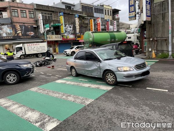 ▲▼             桃園21歲男大生闖紅燈身亡。（圖／記者楊熾興翻攝）