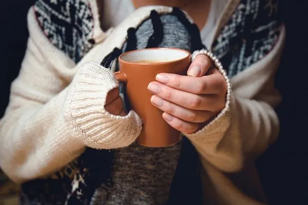 天冷喝熱咖啡、熱茶恐害手腳更冰！專家曝「1飲品」喝了最暖  還能增加飽足感
