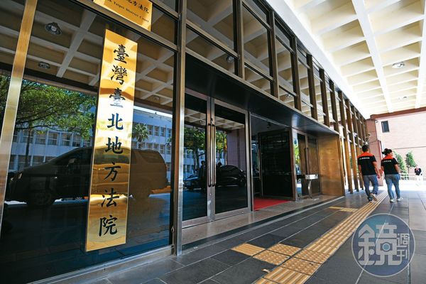 陳萬添等3人本月初開庭時皆認罪，並想爭取緩刑輕判，讓鄭楠興等股東感到不滿。