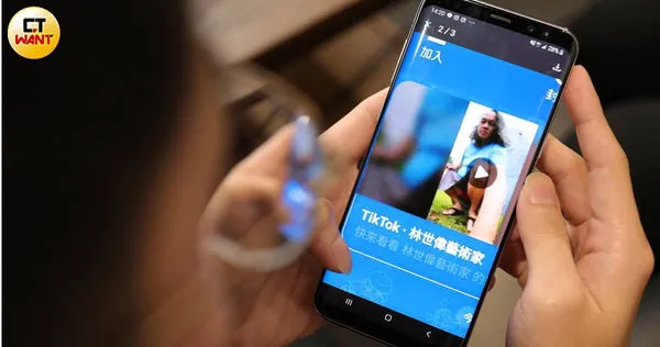 阿明驚覺自己遭林世偉性騷，事後林世偉還不斷傳送自己於抖音拍攝的短影音給阿明。（圖／李宗明攝）