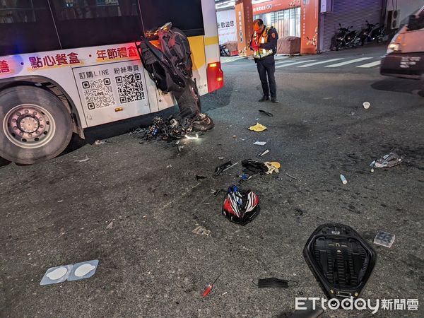 ▲▼      高雄離奇車禍       。（圖／記者吳世龍翻攝）