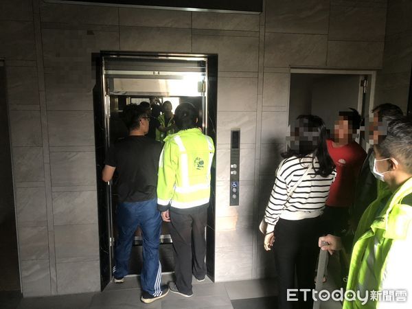 ▲東港民眾受困電梯            。（圖／民眾提供，下同）