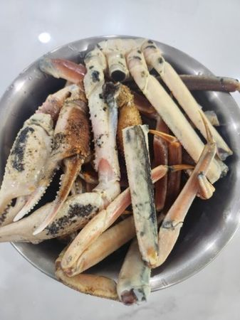 ▲▼南韓網友的兒子在鷺梁津水產市場買到發霉的蟹腳。（圖／翻攝自韓網）