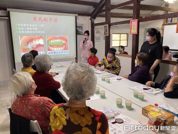 ▲▼花蓮醫院辦理「牙齒保健、健口操及調整食物質地營養衛教」課程。（圖／花蓮醫院提供，下同）