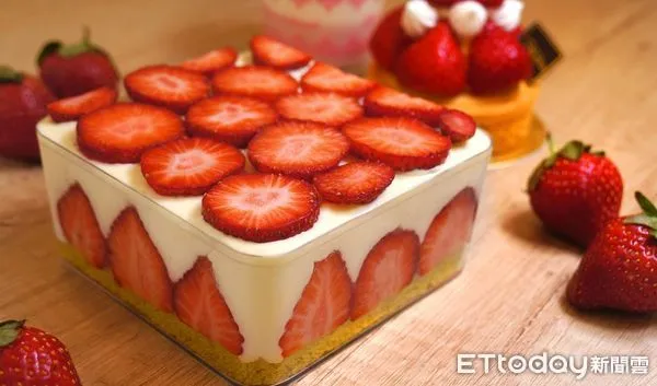 ▲普諾麵包坊．忠孝店「草莓寶盒」鋪滿兩層新鮮草莓。（圖／普諾麵包坊提供）