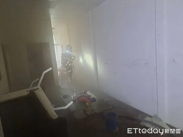 ▲新竹縣湖口鄉某移工宿舍發生火警，消防分隊長殉職。（圖／記者陳凱力翻攝，下同）