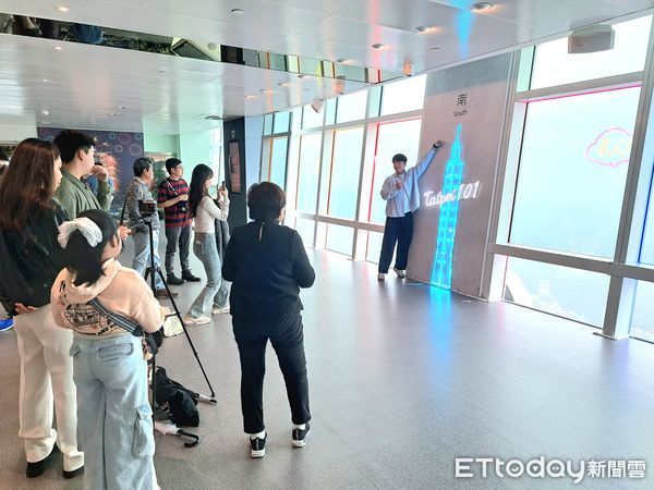 ▲台北101觀景台俯瞰圖，101樓打造世界最高空中花園，89樓人氣360度人氣打卡點，5樓售票口觀光人潮、票價、大巨蛋、大台北空景▼             。（圖／記者鄭遠龍攝）