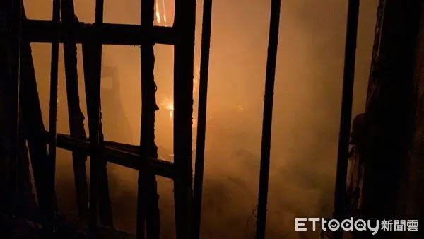 ▲台南龍崎一處三合院晚間傳火警。（圖／民眾提供）